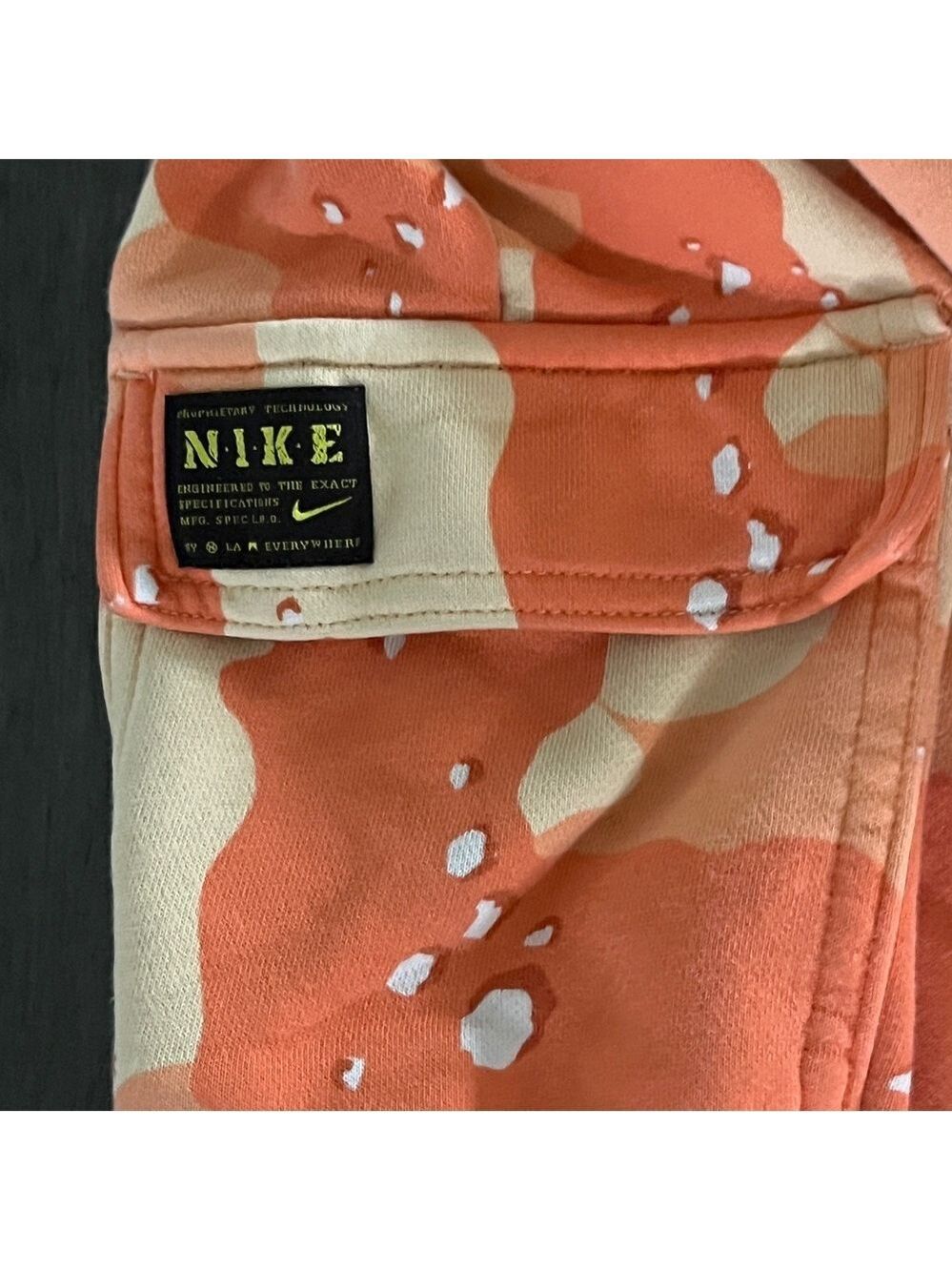 Nike Sportswear Fleece Mid-Rise Cargo Pants in Orange Sherbet Camo - Size XL - Picture 6 of 14
